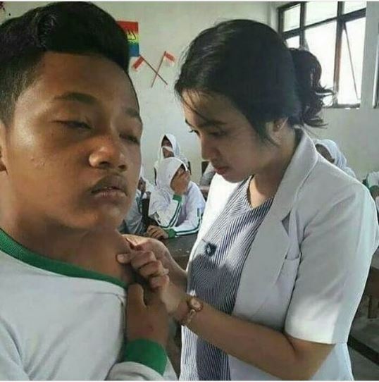 Ekspresi Kocak Warga +62 Saat Disuntik